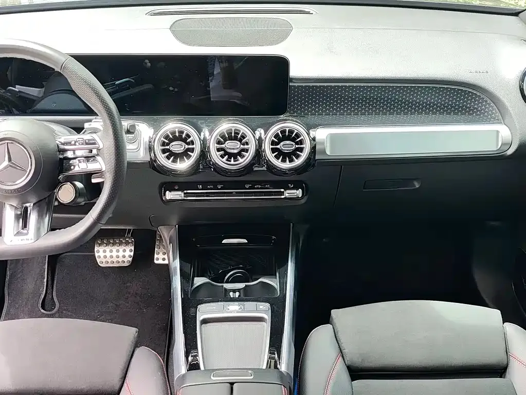 Mercedes-Benz GLB AMG — фото 9