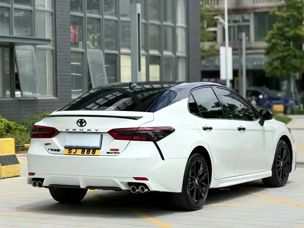Toyota Camry — фото 8