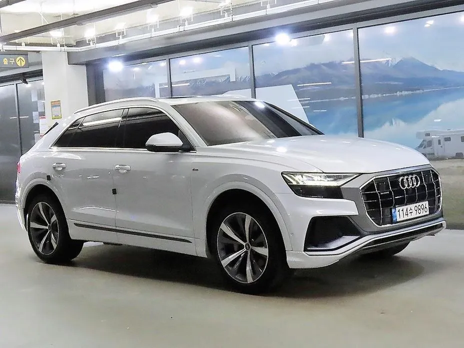 Audi Q8 — фото 1