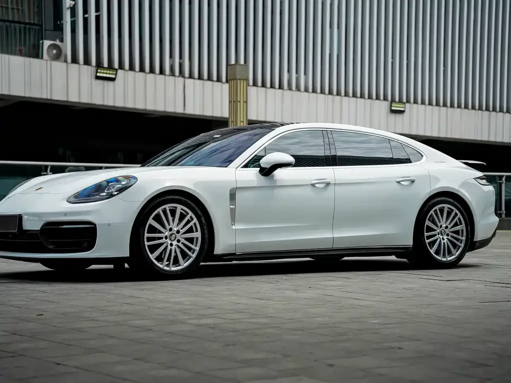 Porsche Panamera — фото 1