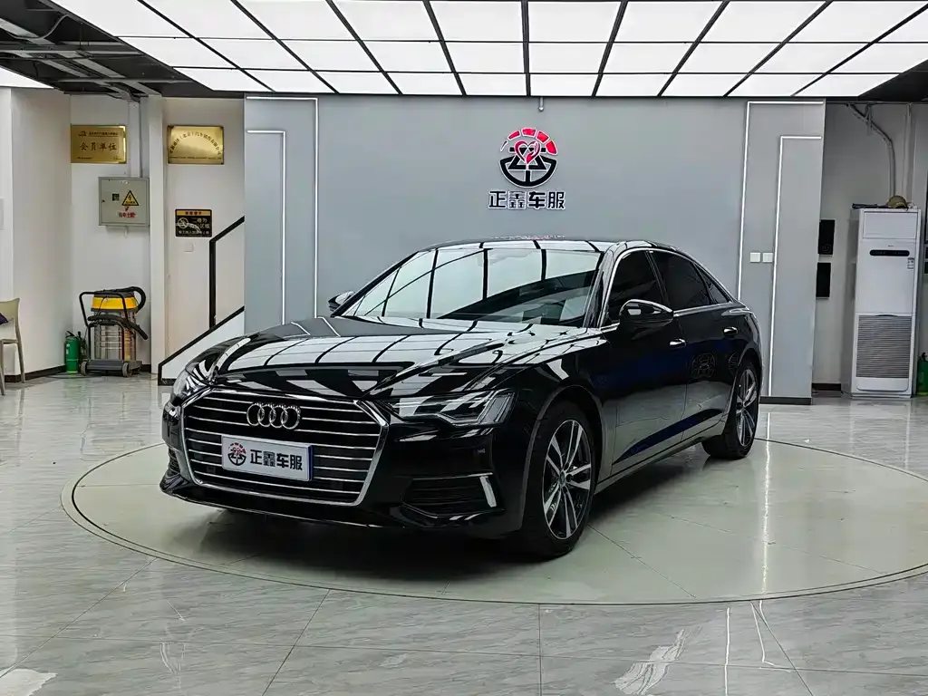 Audi A6L — фото 1