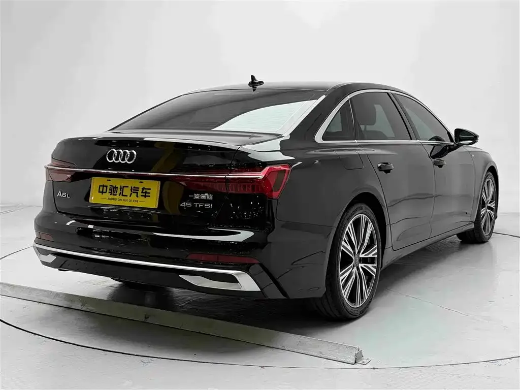 Audi A6L — фото 10