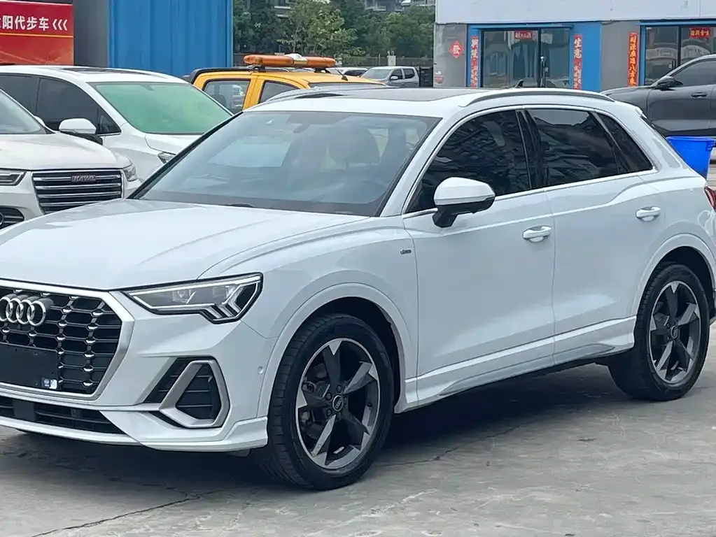 Audi Q3 — фото 1