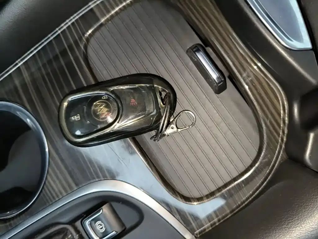 Buick Envision Plus — фото 6