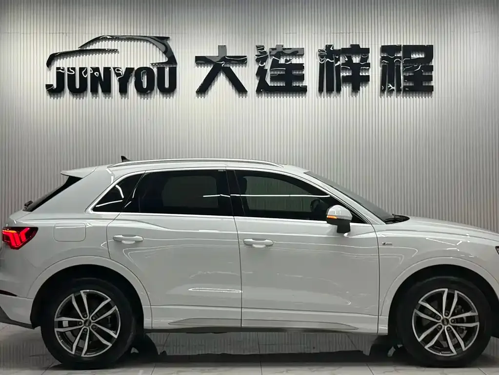 Audi Q3 — фото 10