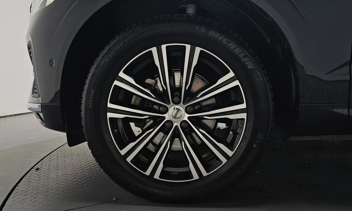 Volvo XC60 — фото 10