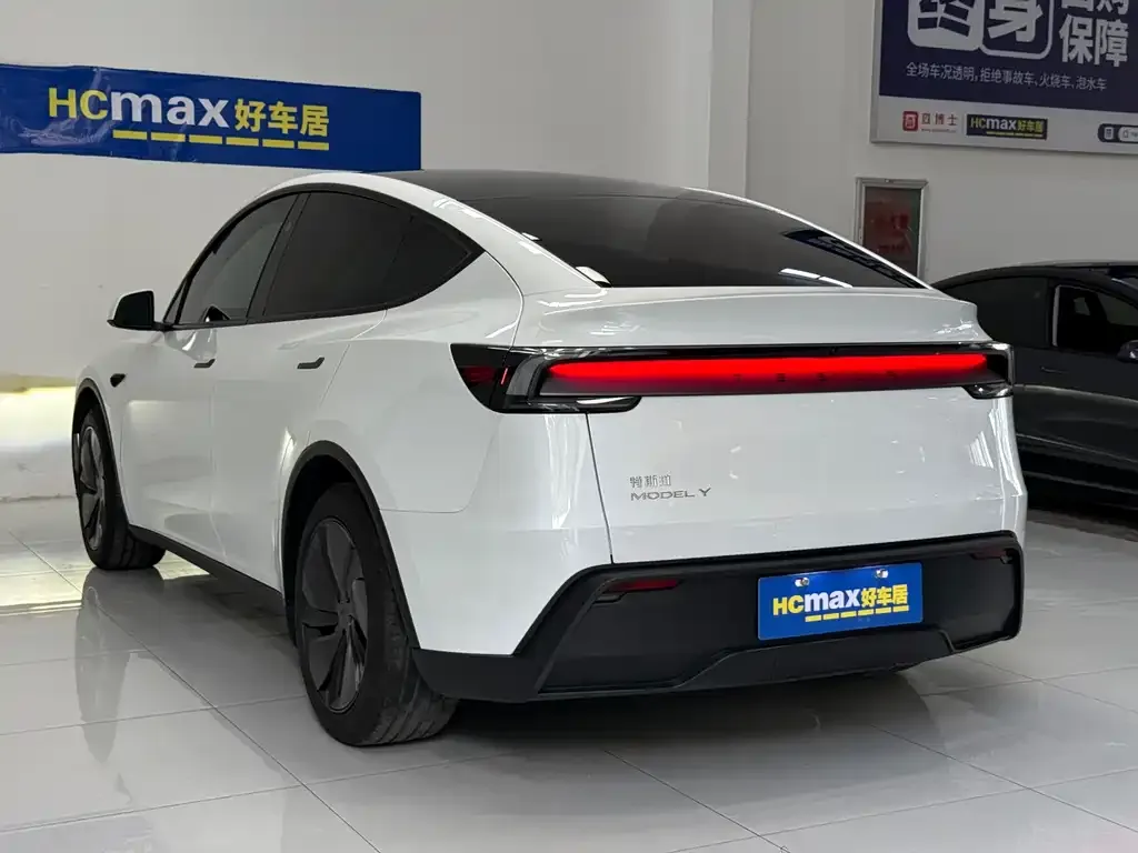 Tesla Model Y — фото 10