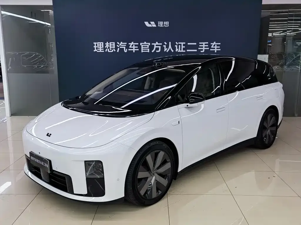 Li Auto i8 — фото 1
