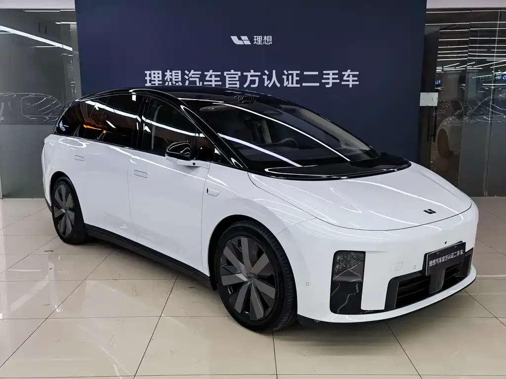 Li Auto i8 — фото 10