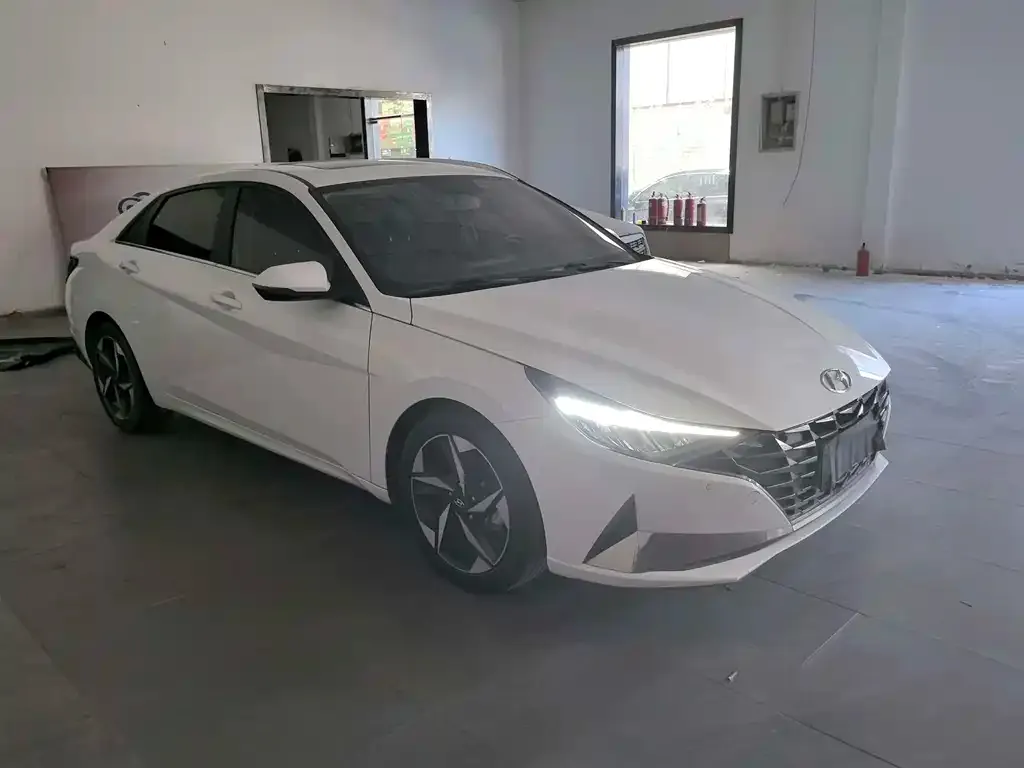 Hyundai Elantra — фото 2