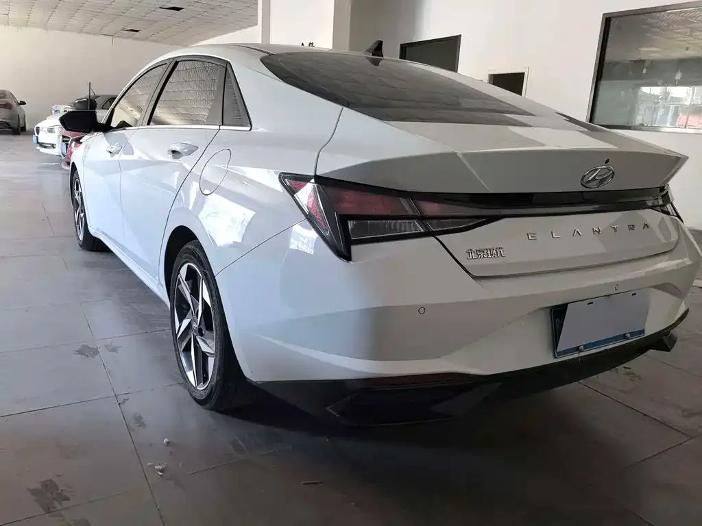 Hyundai Elantra — фото 7
