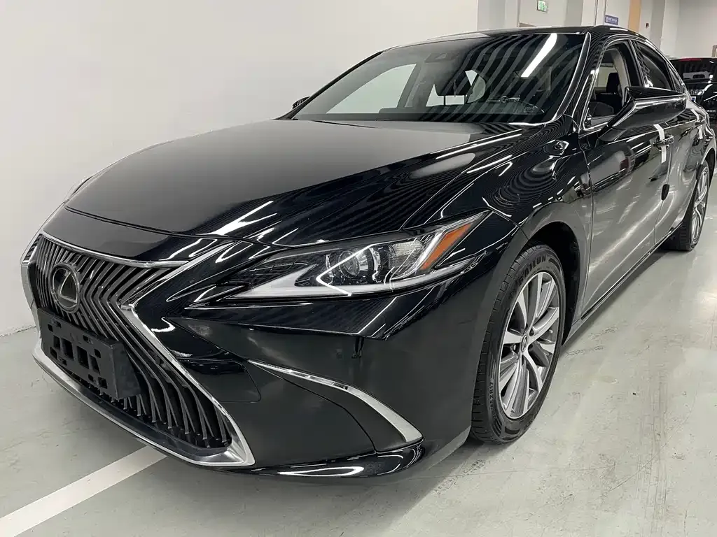 Lexus ES — фото 1