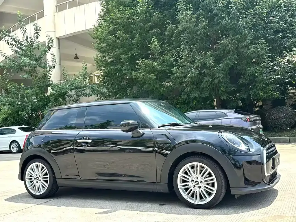 MINI Cooper (3-door) — фото 1