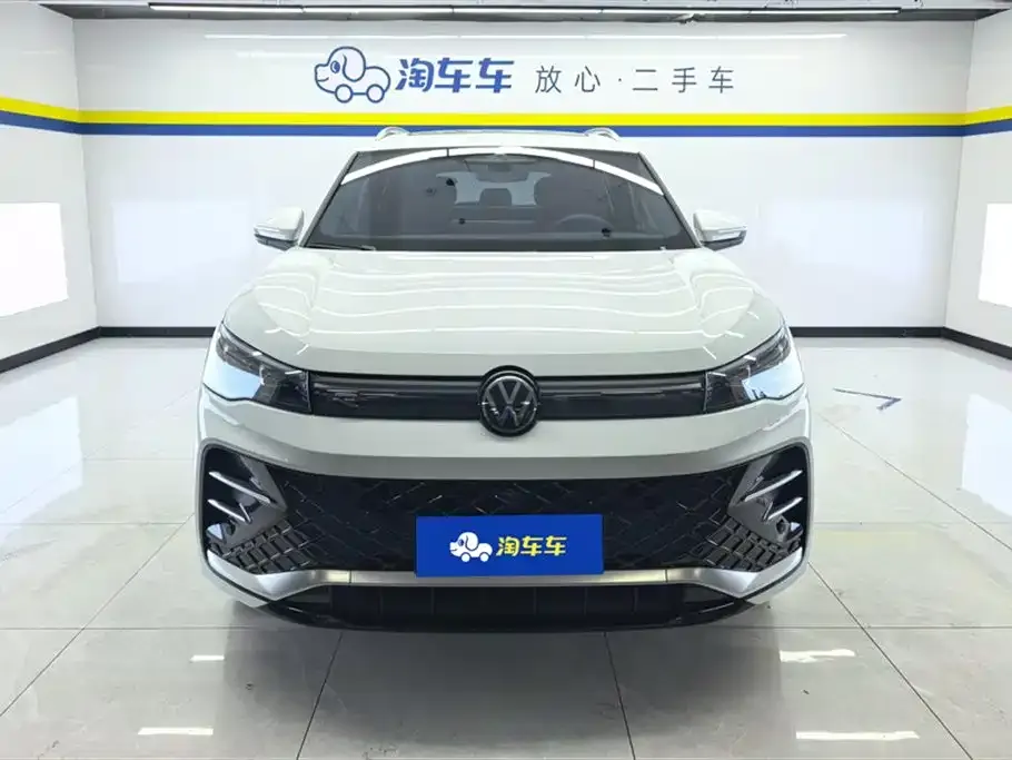 Volkswagen Tiguan L — фото 10