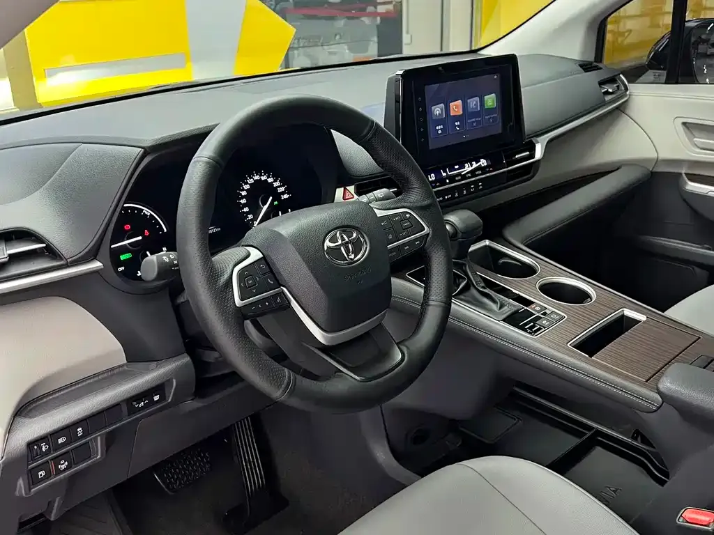 Toyota Granvia — фото 8