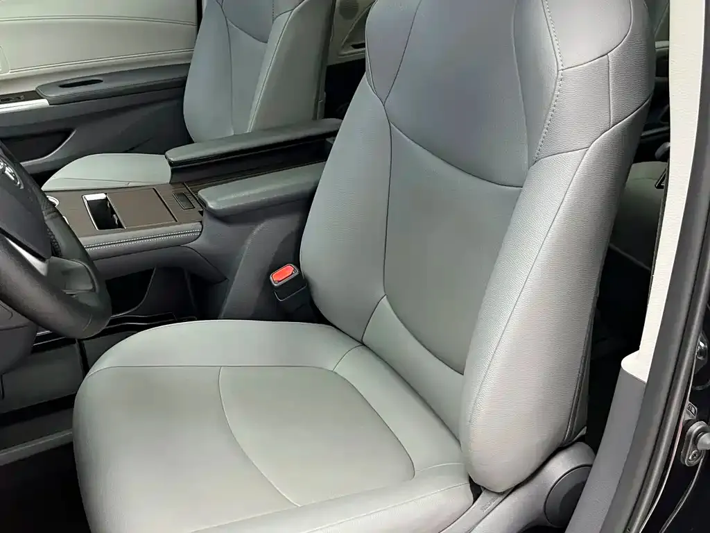 Toyota Granvia — фото 9