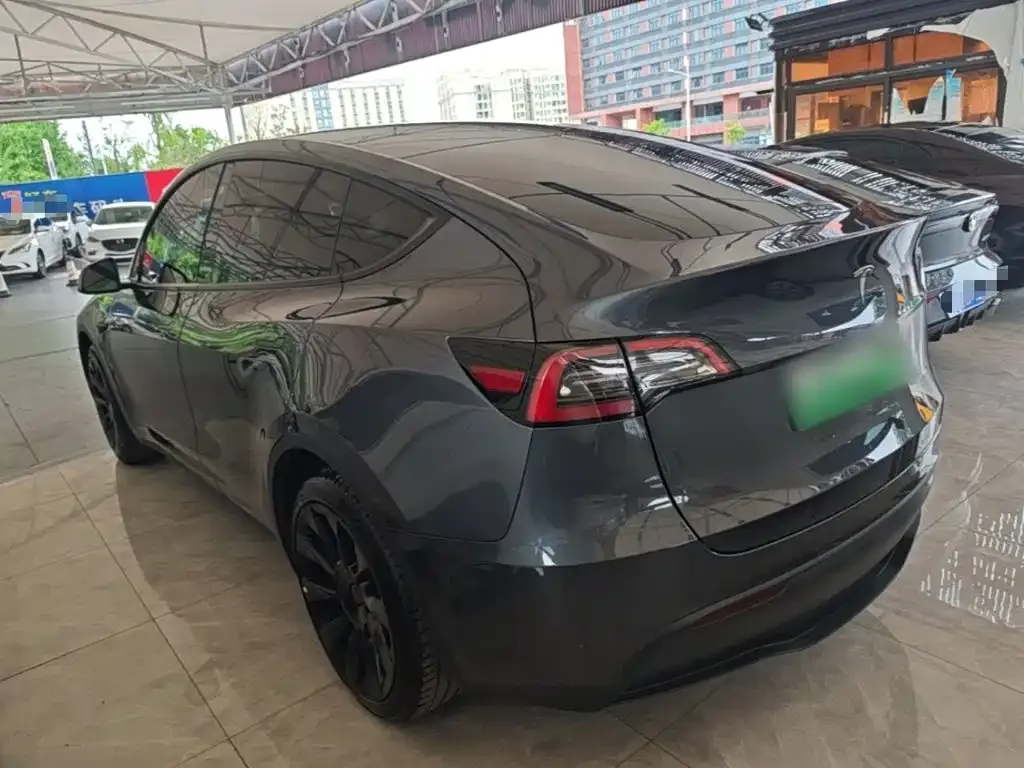 Tesla Model Y — фото 5