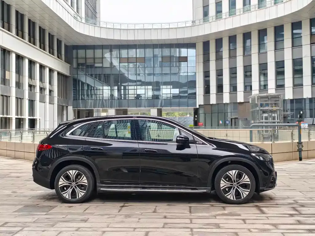 Mercedes-Benz EQE SUV — фото 3