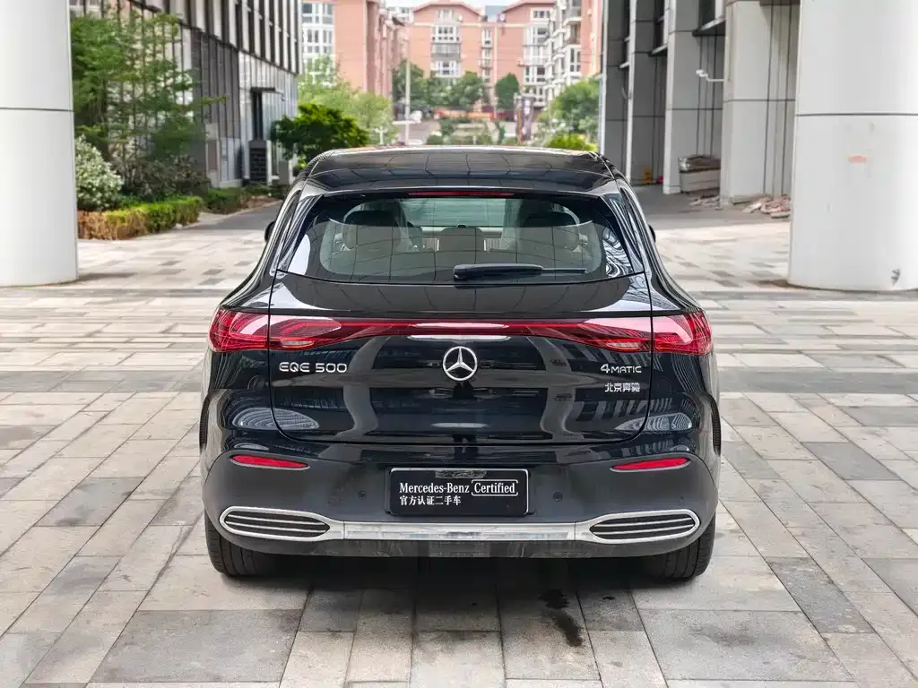 Mercedes-Benz EQE SUV — фото 9