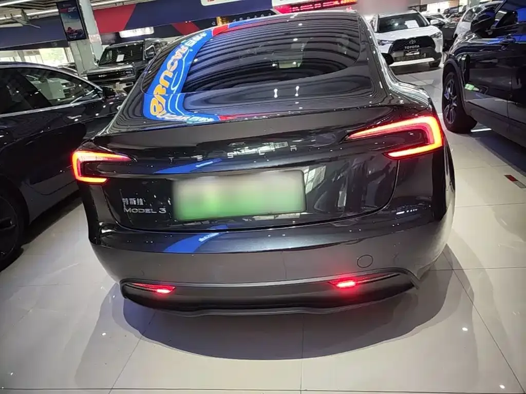 Tesla Model 3 — фото 9