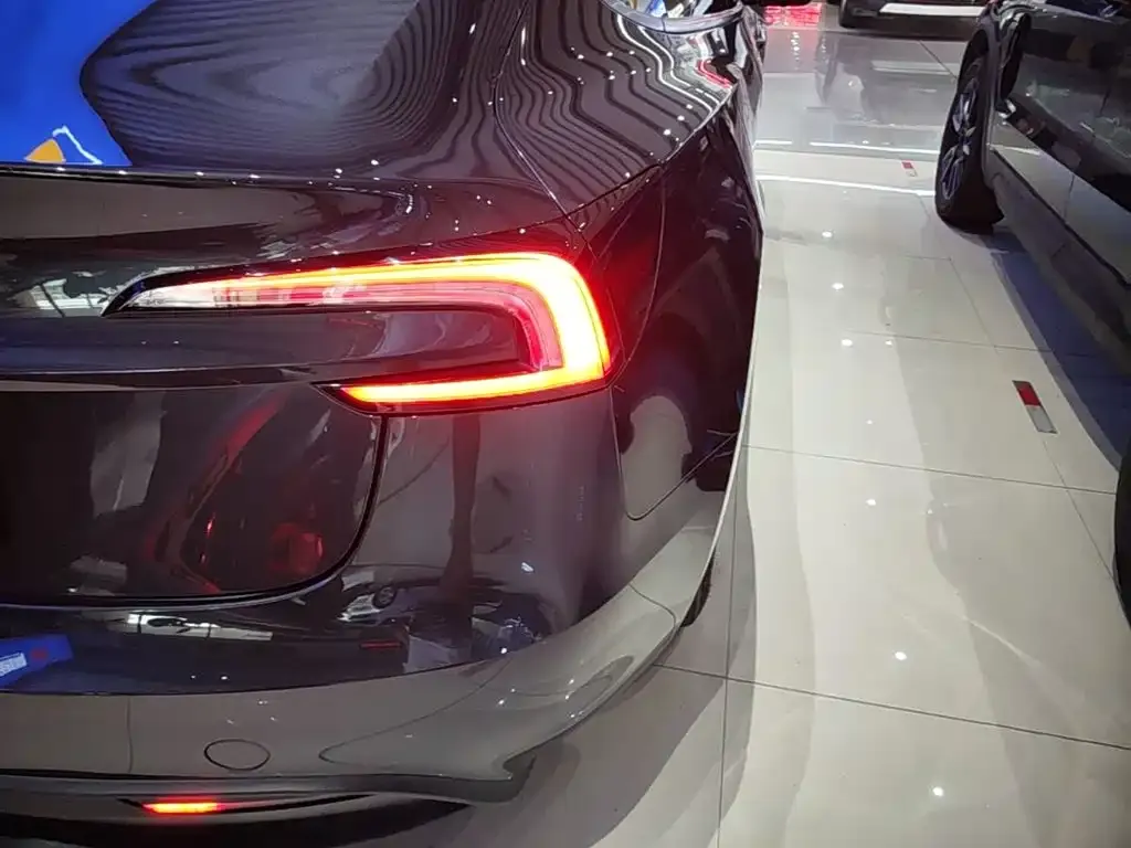 Tesla Model 3 — фото 5