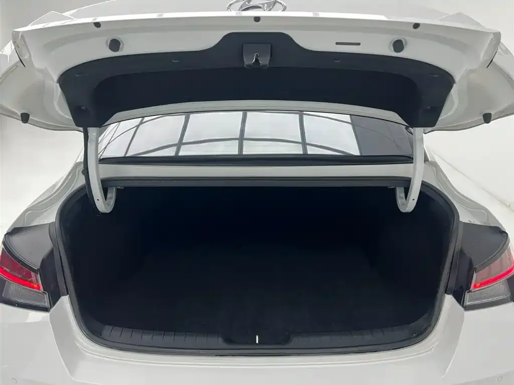 Hyundai Elantra — фото 4