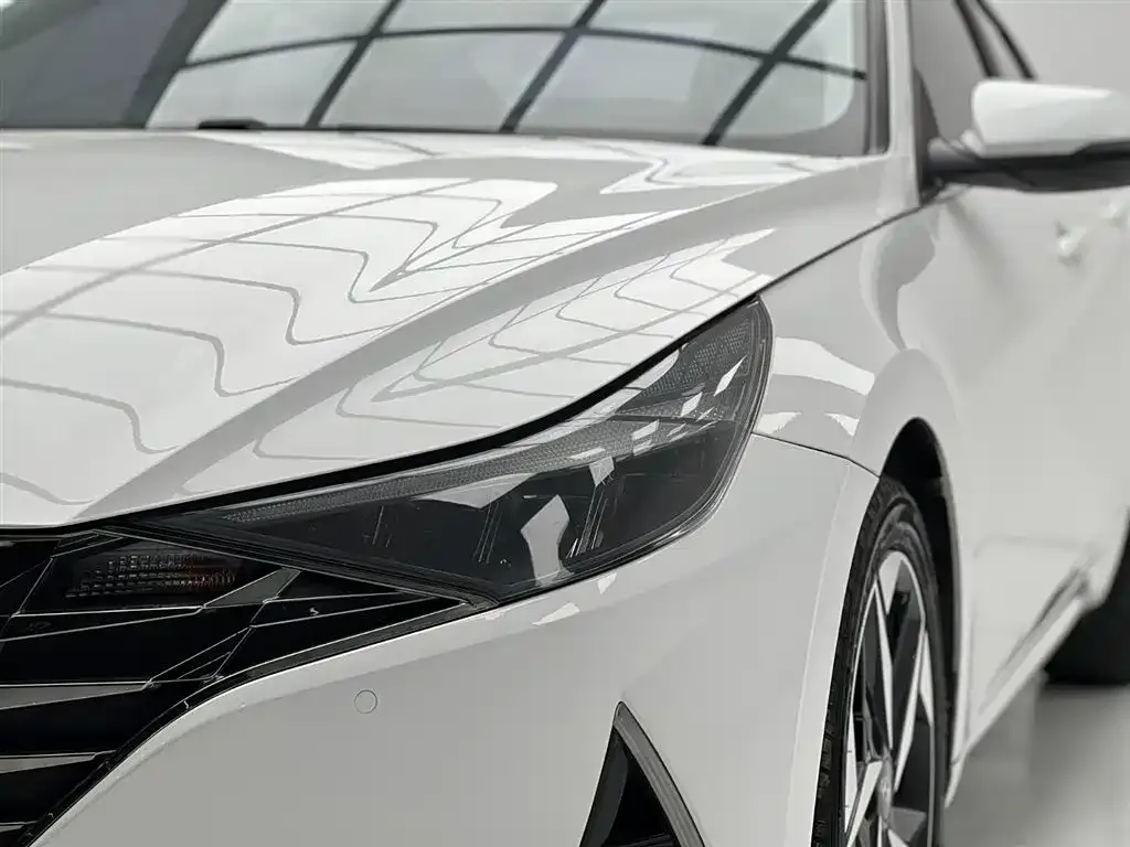 Hyundai Elantra — фото 8