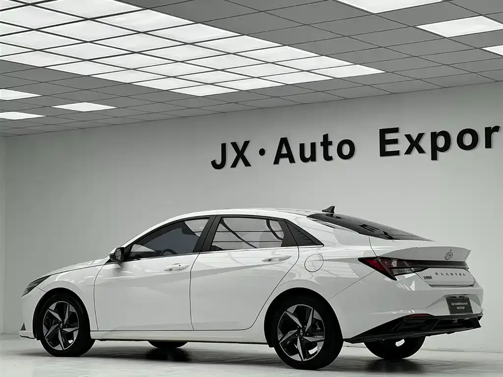 Hyundai Elantra — фото 9