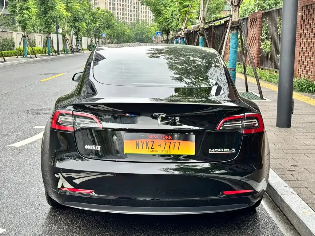 Tesla Model 3 — фото 5