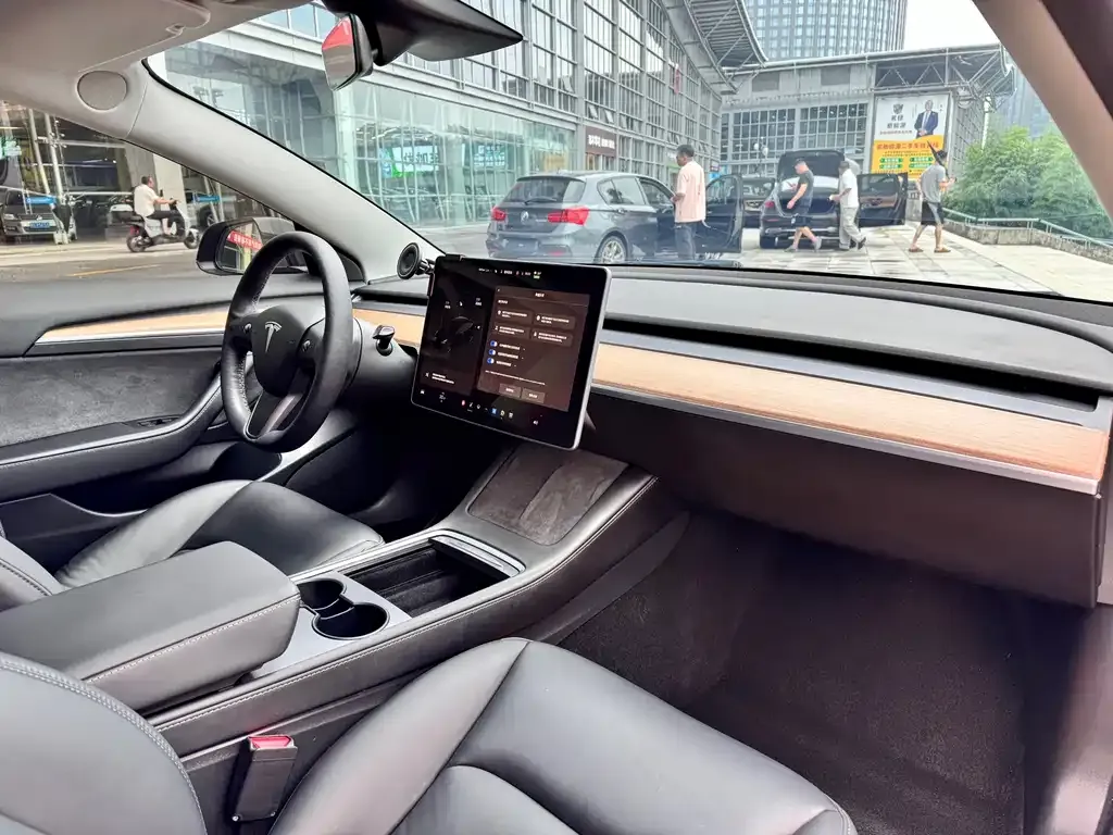 Tesla Model 3 — фото 7