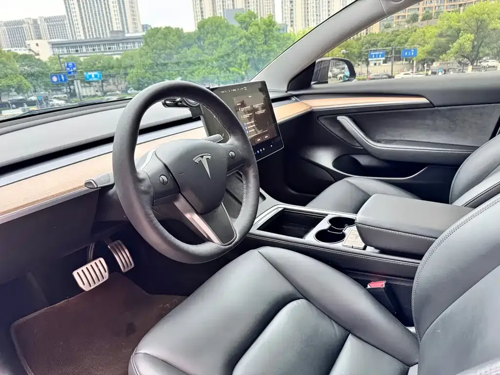 Tesla Model 3 — фото 3