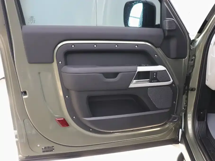 Land Rover Defender 2024 из CN, фото 3