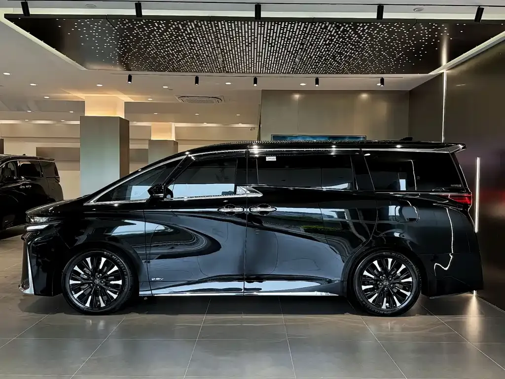 Toyota Vellfire — фото 9