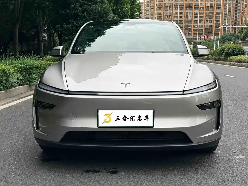 Tesla Model Y L — фото 7