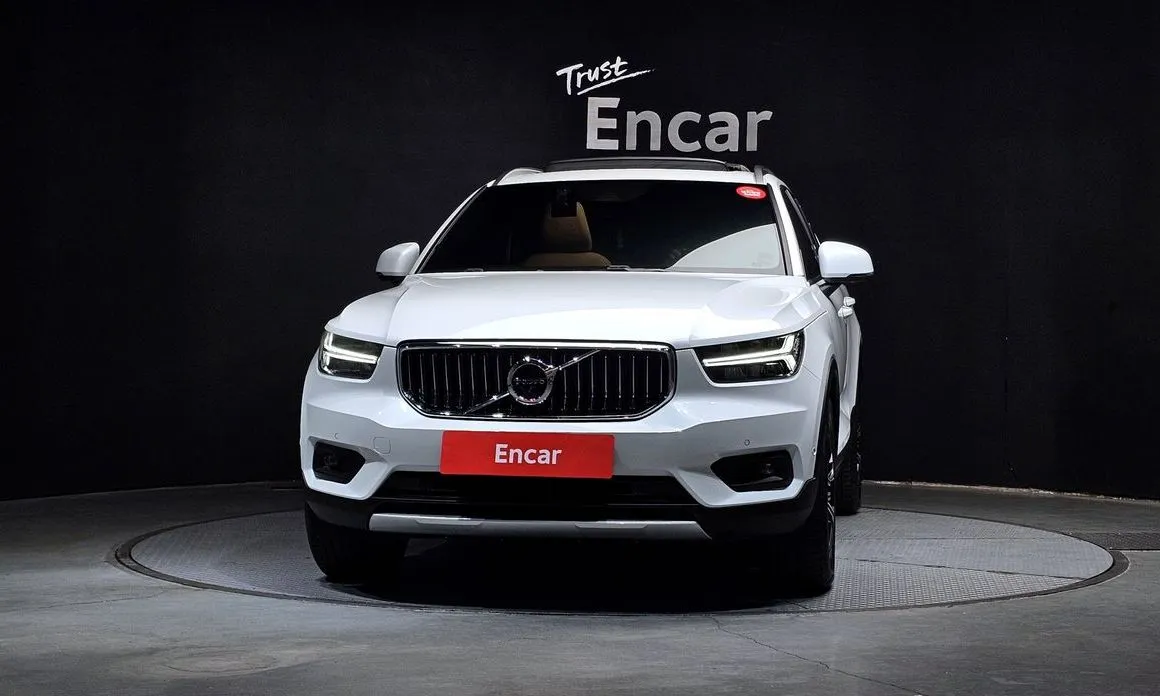 Volvo XC40 — фото 10