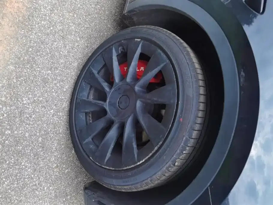 Tesla Model Y — фото 8