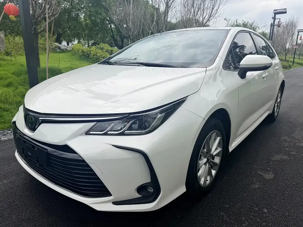 Toyota Corolla — фото 1