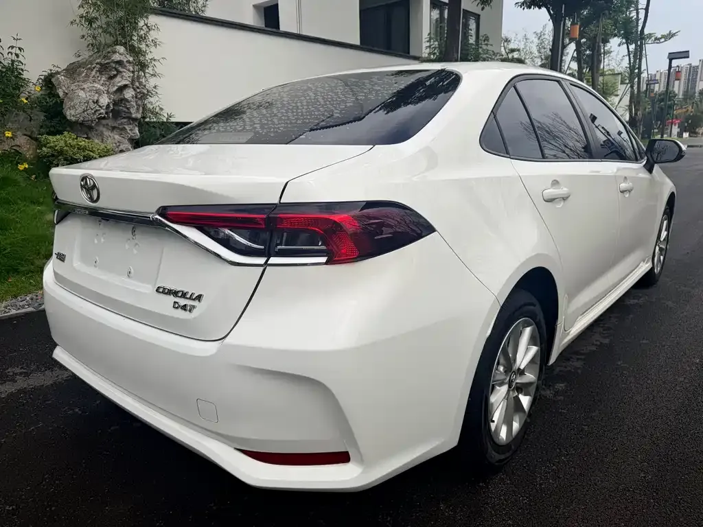 Toyota Corolla — фото 4