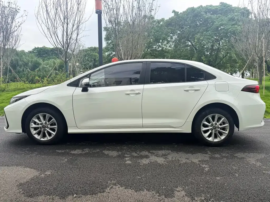 Toyota Corolla — фото 10