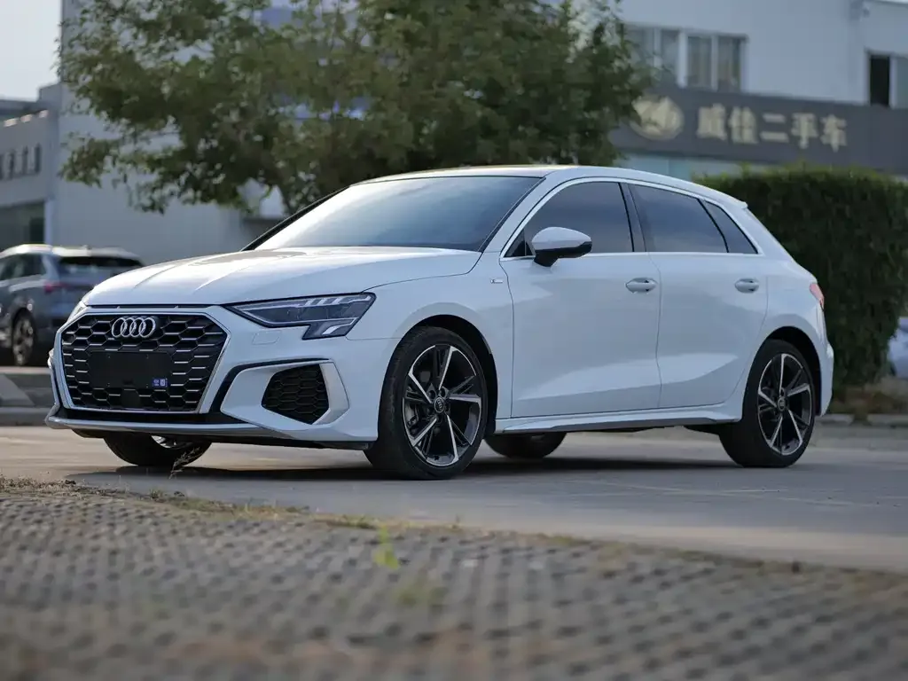 Audi A3 — фото 1