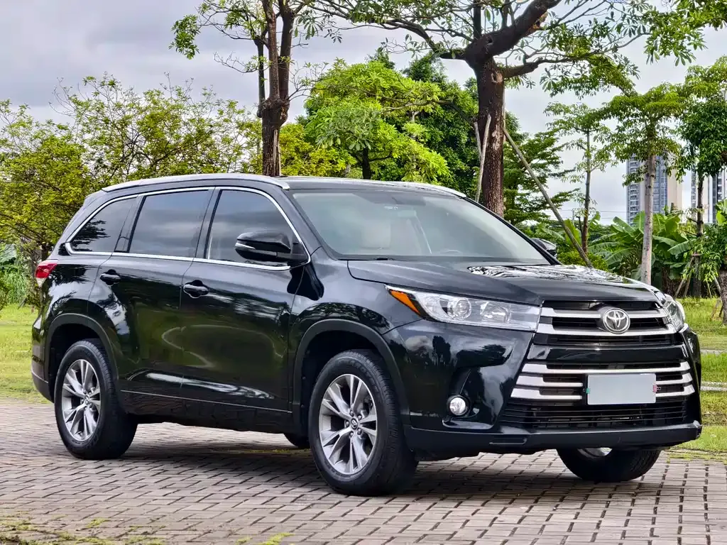 Toyota Highlander — фото 10