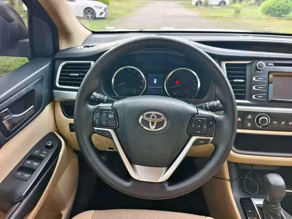 Toyota Highlander — фото 5