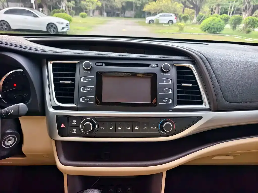 Toyota Highlander — фото 7