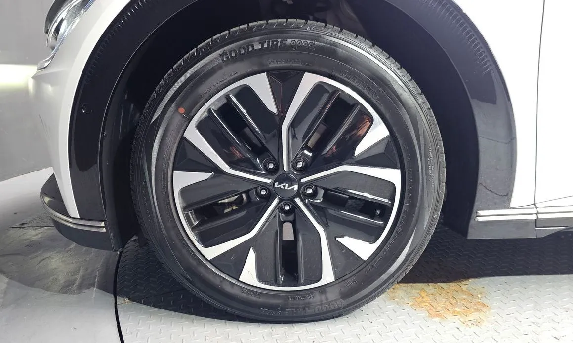 Kia EV6 — фото 9