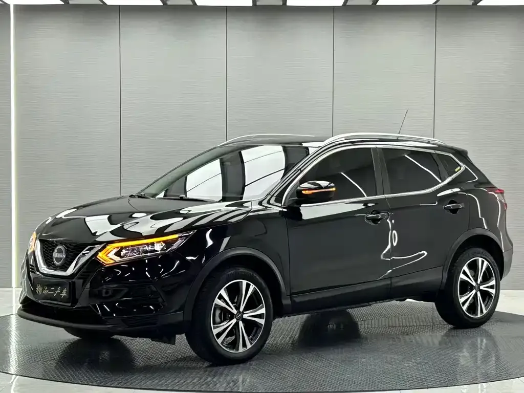 Nissan Qashqai — фото 1