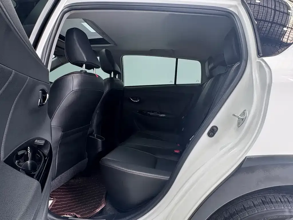 Toyota Yaris L — фото 6
