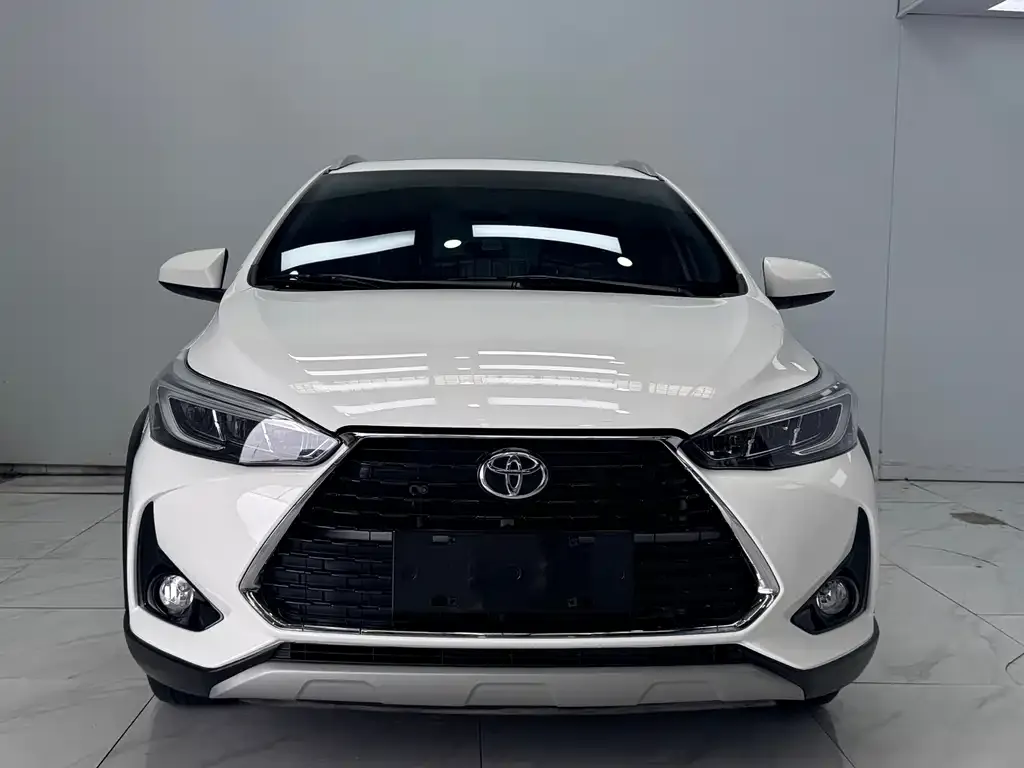 Toyota Yaris L — фото 2