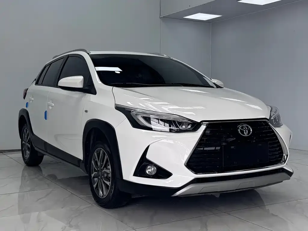 Toyota Yaris L — фото 4