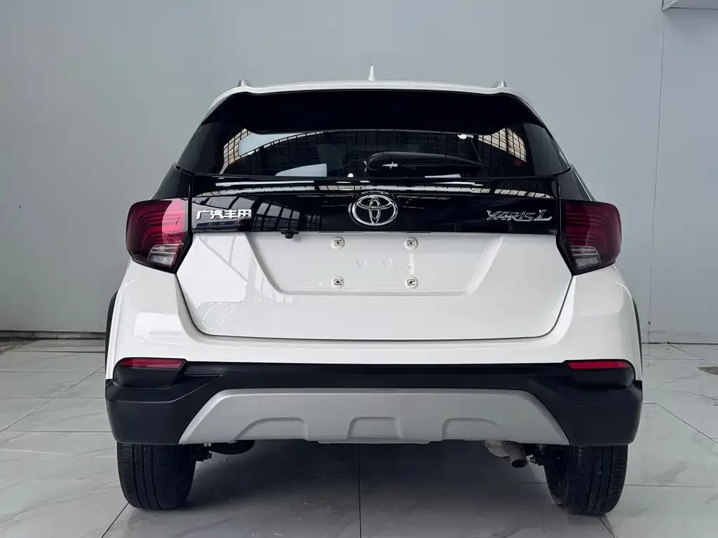 Toyota Yaris L — фото 10