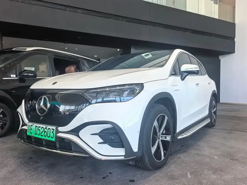 Mercedes-Benz EQE SUV — фото 1